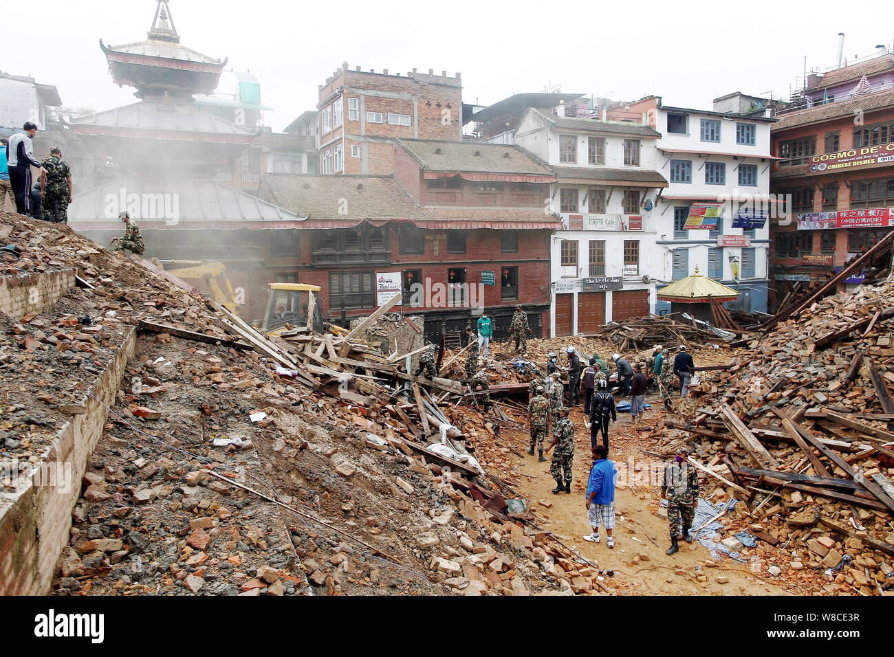April 2015 earthquake in nepal hi-res stock photography and images - Alamy