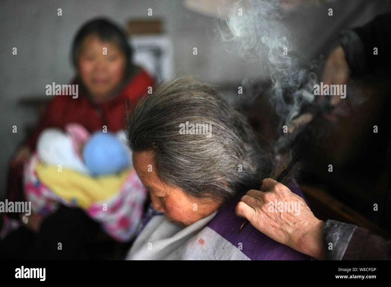 Chinese Tongs High Resolution Stock Photography And Images Alamy