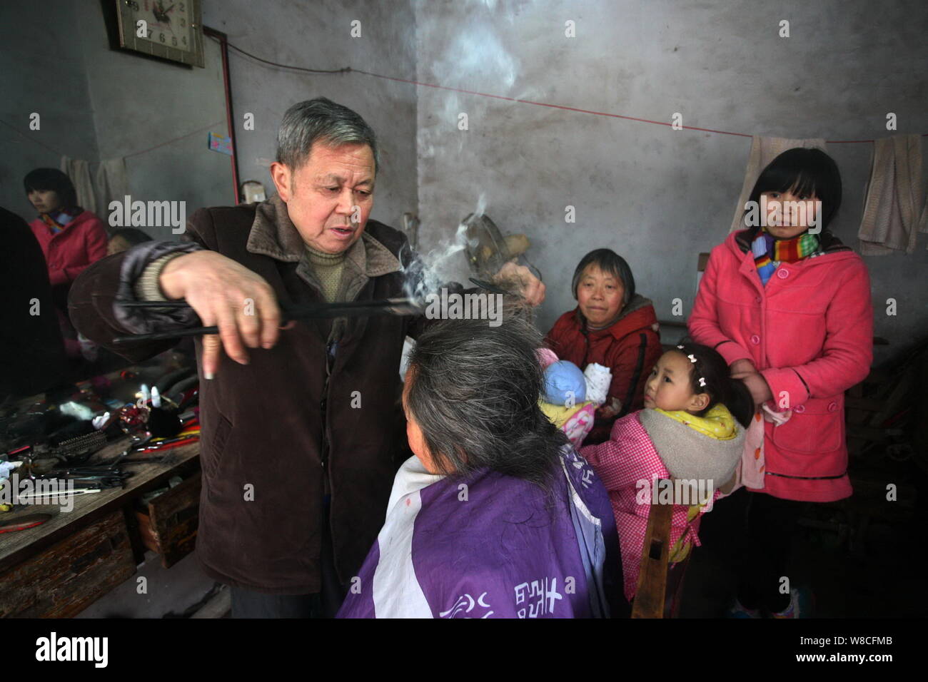Chinese Tongs High Resolution Stock Photography And Images Alamy