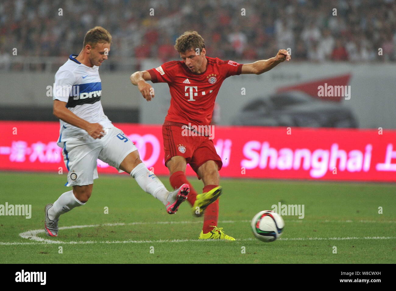 Thomas muller bayern hi-res stock photography and images - Page 7 - Alamy