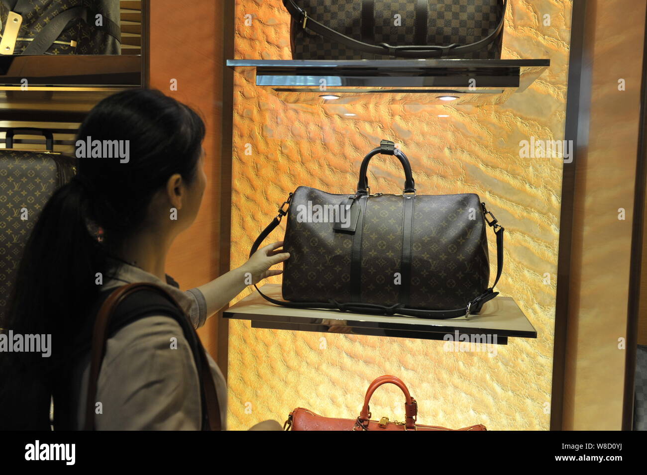 lv store bag