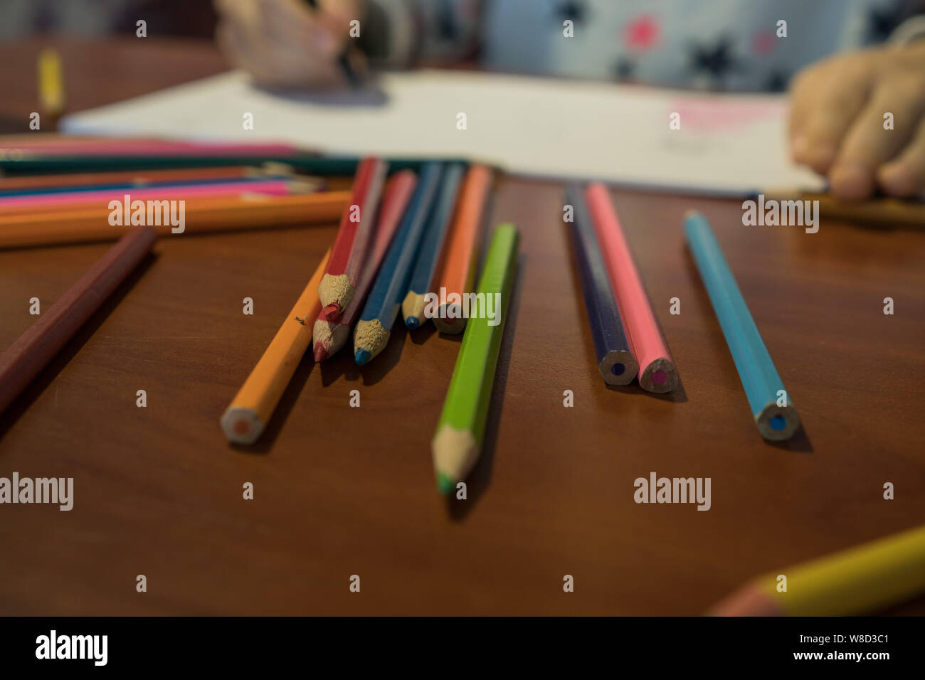 https://c8.alamy.com/comp/W8D3C1/colored-pencils-and-a-sketch-pad-on-a-wooden-table-W8D3C1.jpg