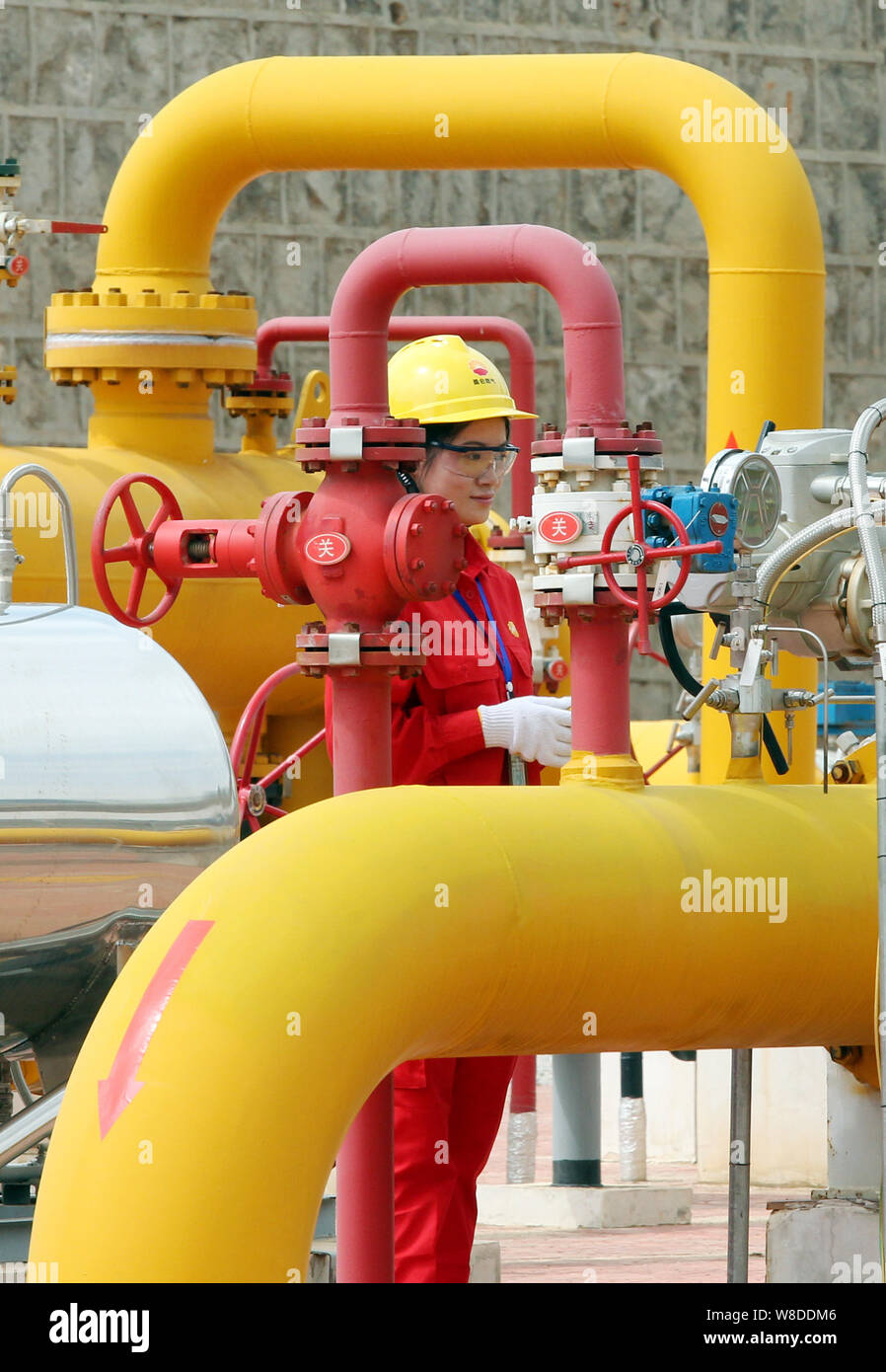 Natural gas pipe and valves hires stock photography and images Alamy