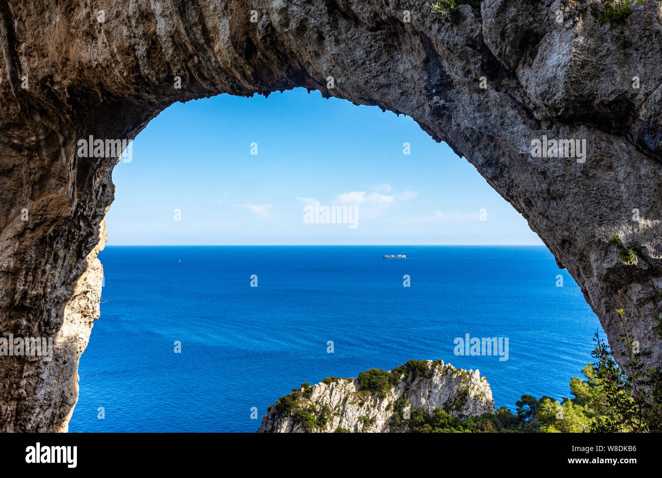 Italy, Capri, panorama and details of the natural arch Stock Photo - Alamy