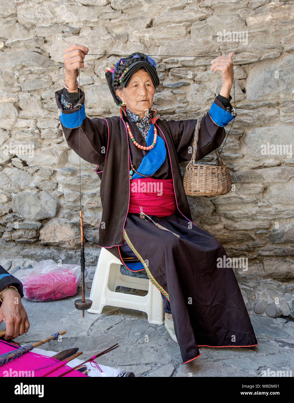 A Chinese Tibetan woman makes handicrafts in the Sero Ancient Tibetan Villlage in Heishui county, Aba (Ngawa) Tibetan and Qiang Autonomous Prefecture, Stock Photo