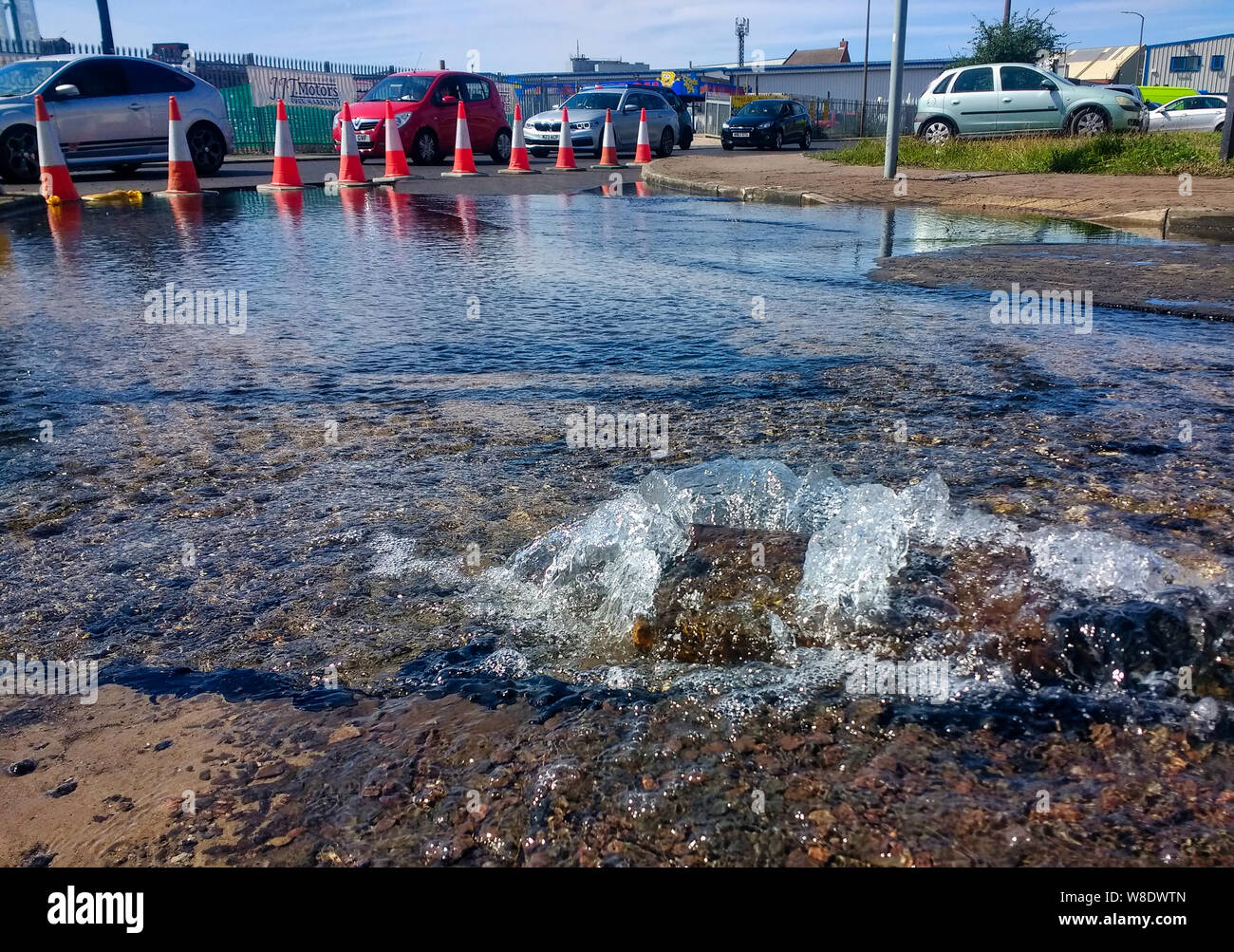 Burst pipe main hires stock photography and images Alamy