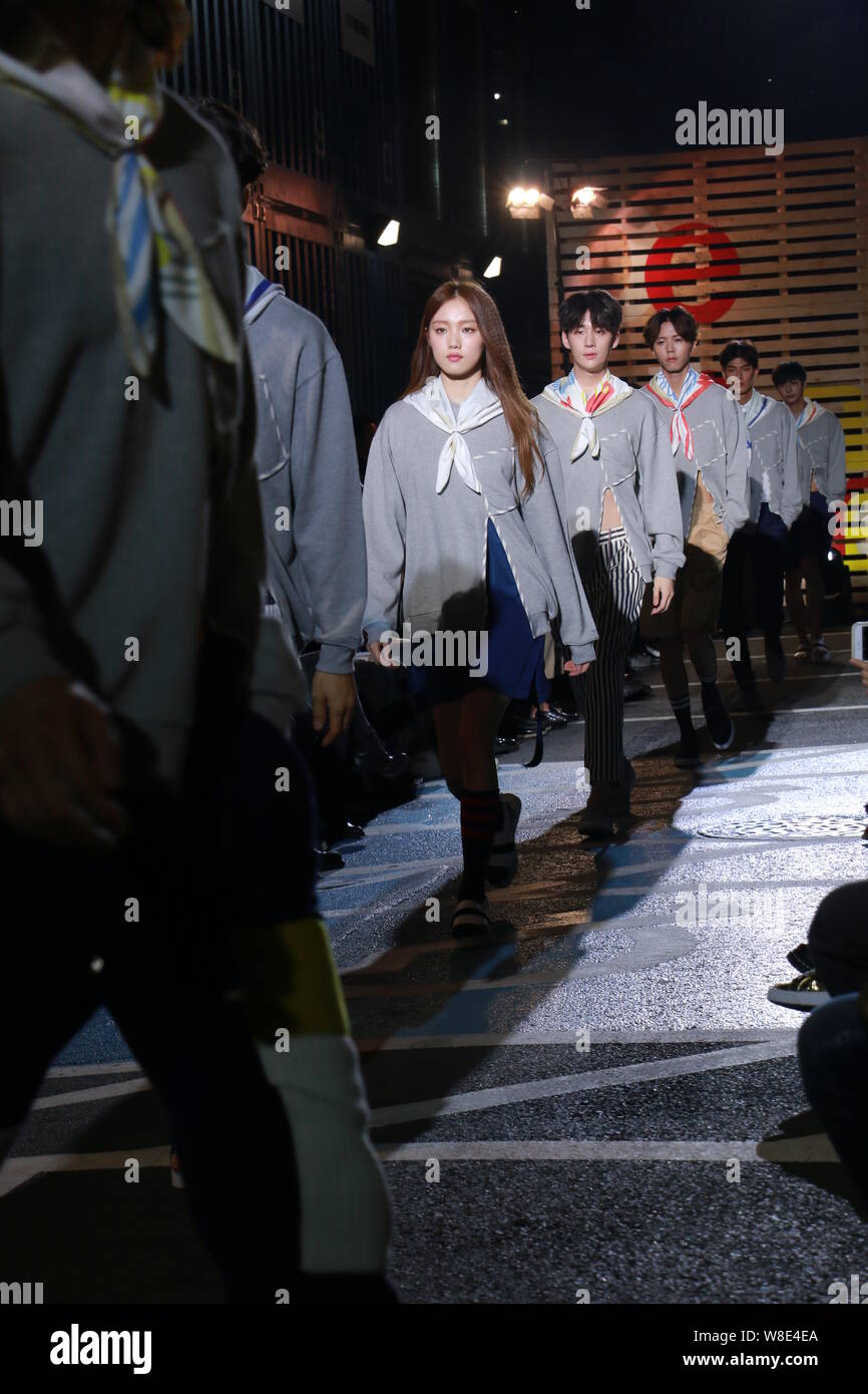 South Korean model and actress Lee Sung-kyung, center, and other models display new creations at a fashion show of Sewing Boundaries Collection in Seo Stock Photo