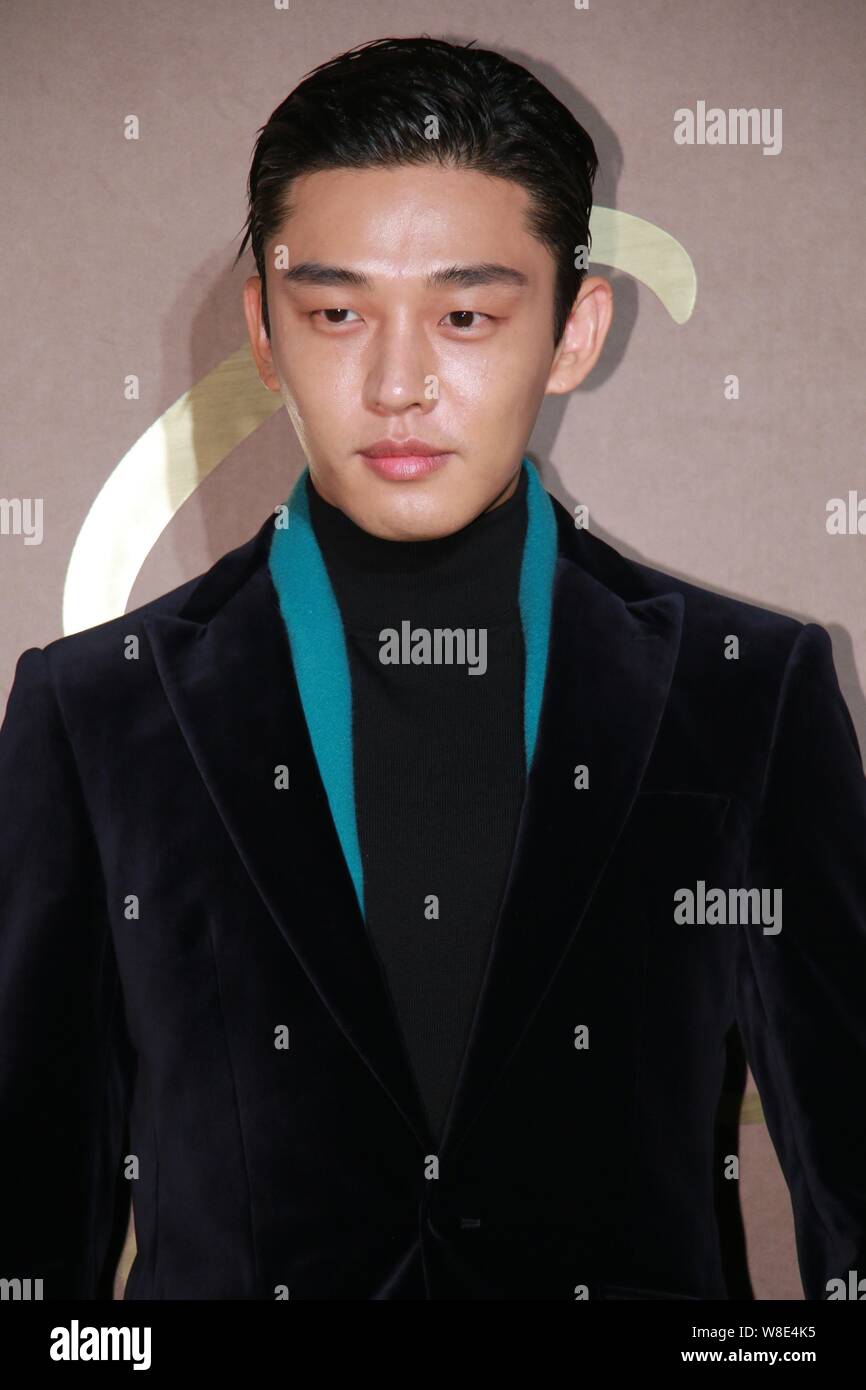 South Korean actor Yoo Ah-in, also known as Eom Hong-sik, arrives for an  opening event for the Burberry flagship store in Cheongdam-dong, Gangnam-gu  Stock Photo - Alamy