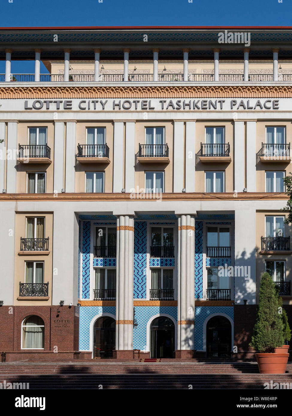 что такое lotte city hotel tashkent palace