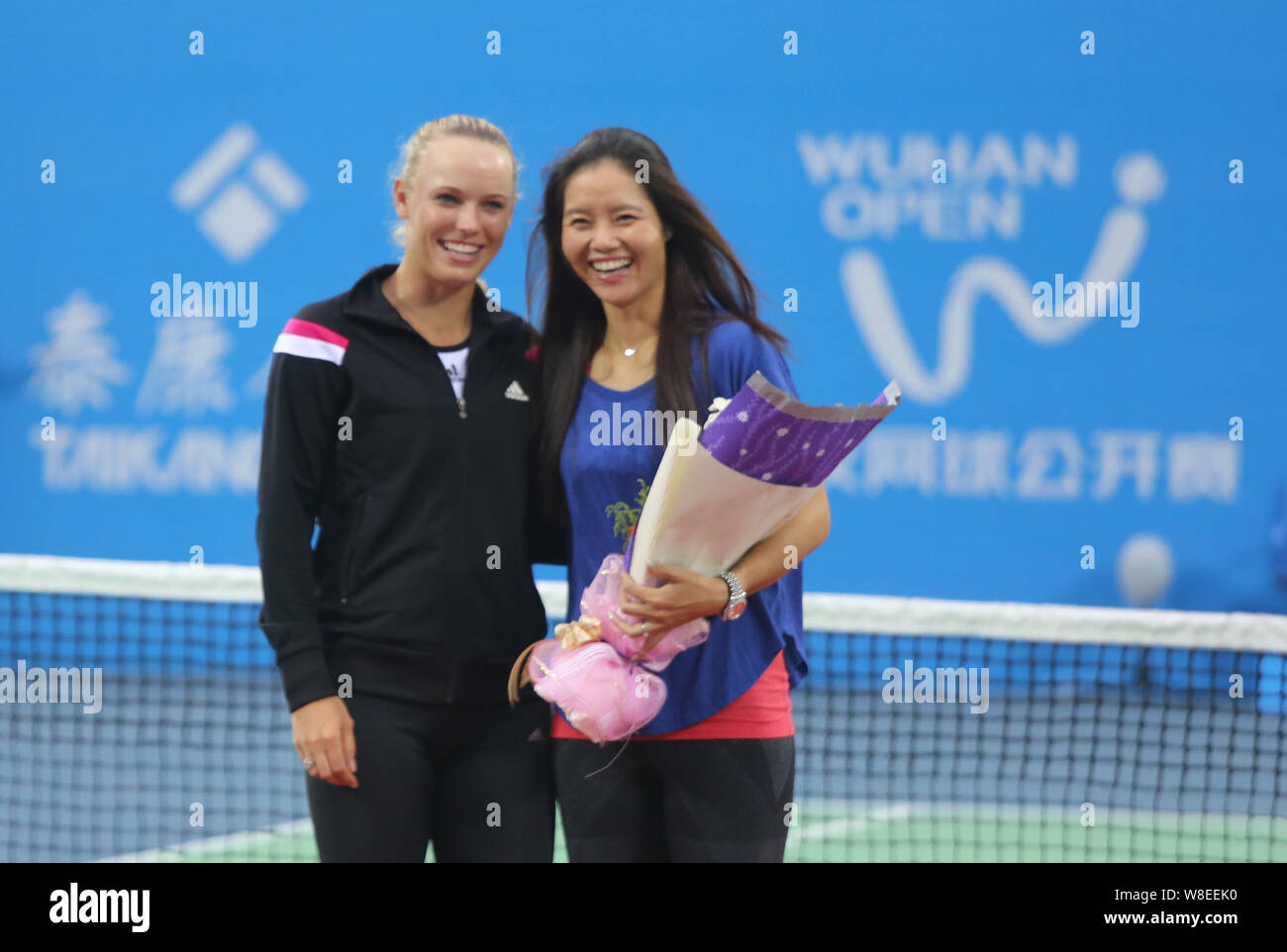 --FILE--Retired Chinese tennis star Li Na, right, poses with Danish tennis player Caroline Wozniacki during a brief retirement ceremony during the 201 Stock Photo