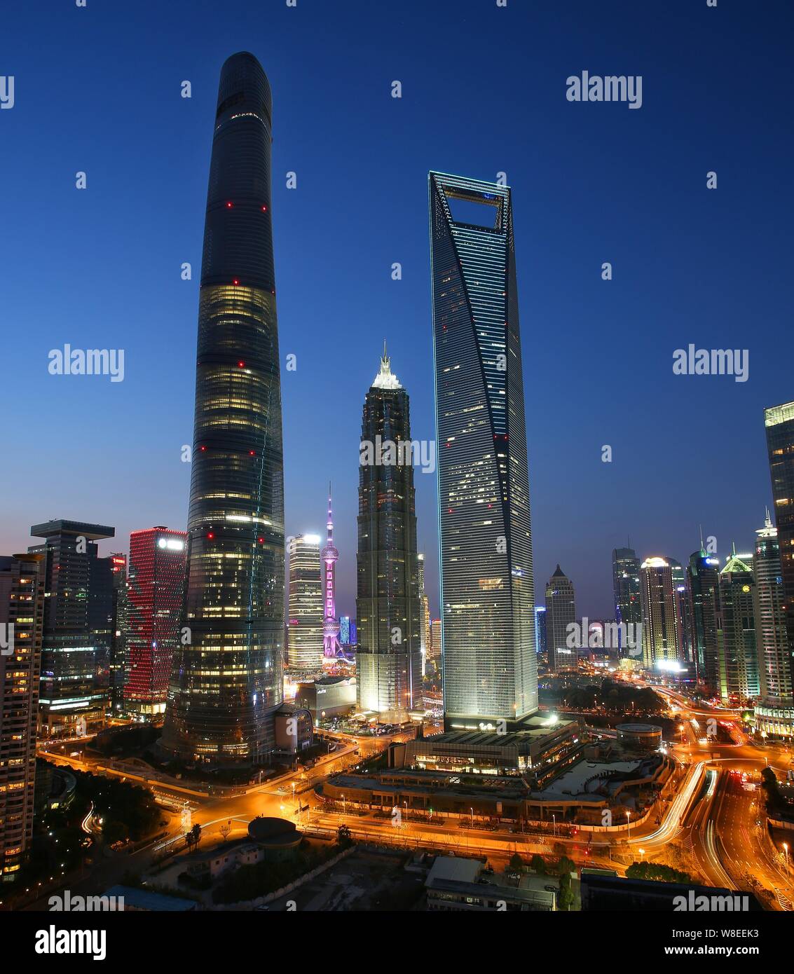 Shanghai center tower hi-res stock photography and images - Alamy