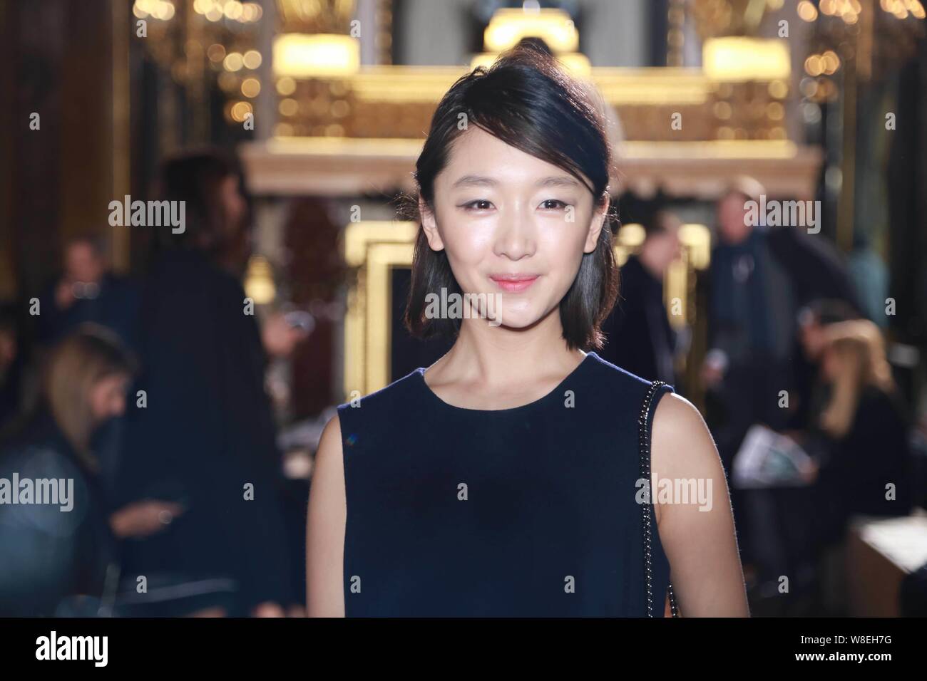 Kinesisk Skådespelerska Zhou Dongyu Sköter Presskonferens För Det Dramat  Bakom – Redaktionell stockfoto © ChinaImages #235343368