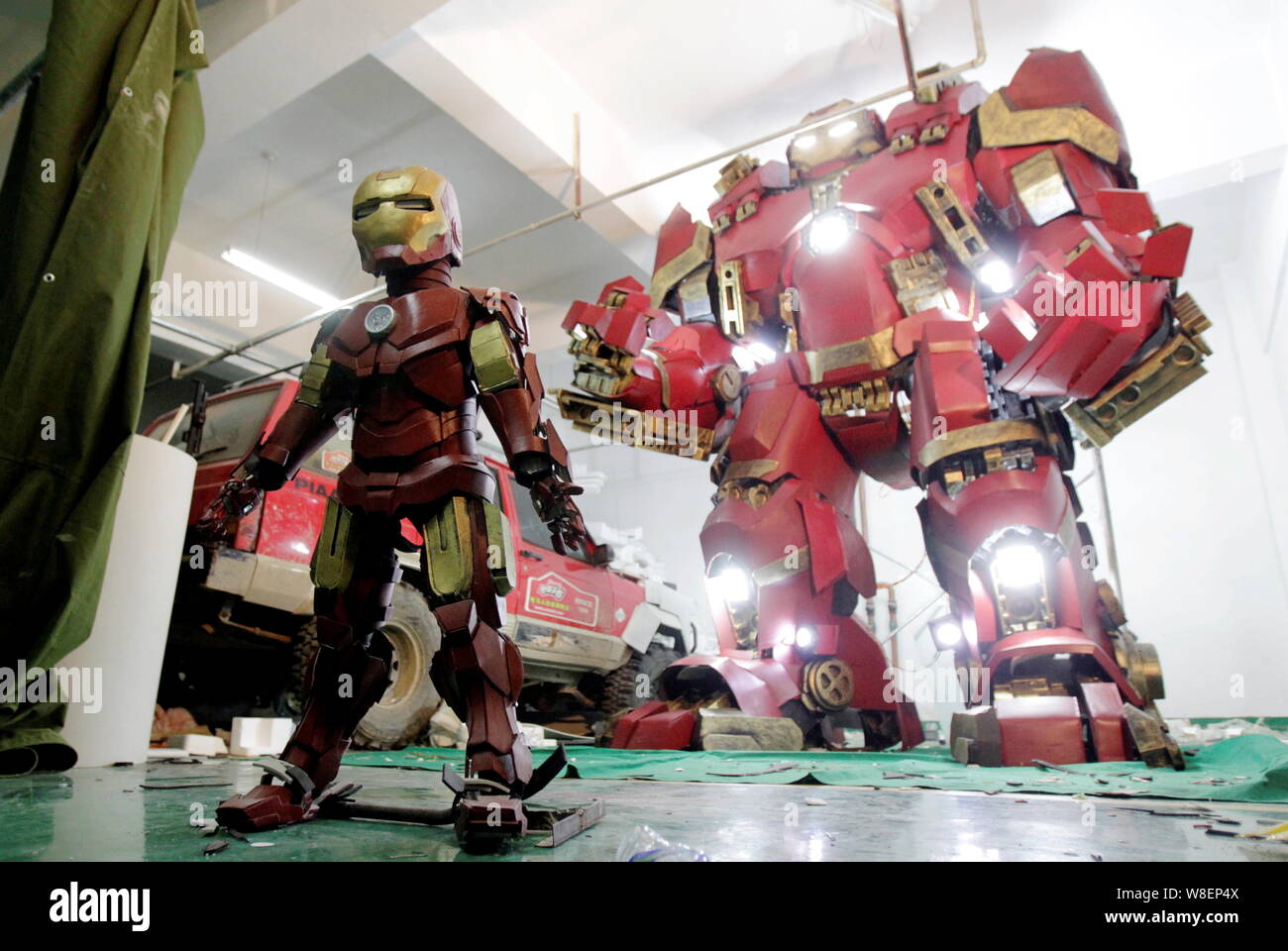 I BUILT A HULKBUSTER FOR $3,000!!! Iron Man Suit in Real Life! XM Studios -  YouTube