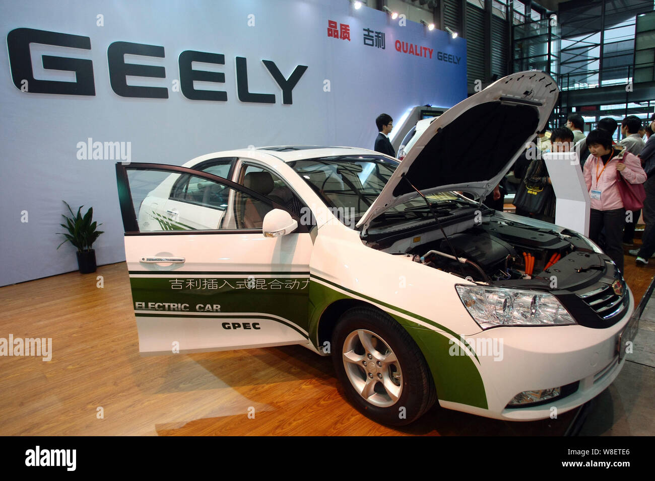 --FILE--Visitors look at a Geely electric car during the China International Industry Fair 2011 in Shanghai, China, 1 November 2011.   Geely Automobil Stock Photo