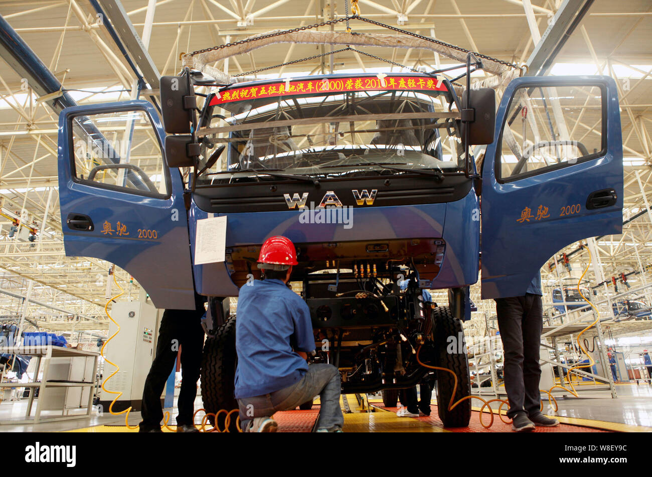 --FILE--Chinese workers assemble trucks on the assembly line at a truck ...