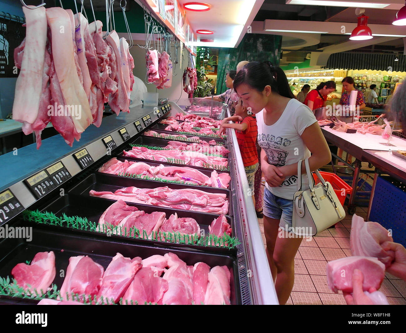 --FILE--Customers shop for pork at a supermarket in Yichang city, central China's Hubei province, 21 July 2015.    Pork prices in China have been in t Stock Photo