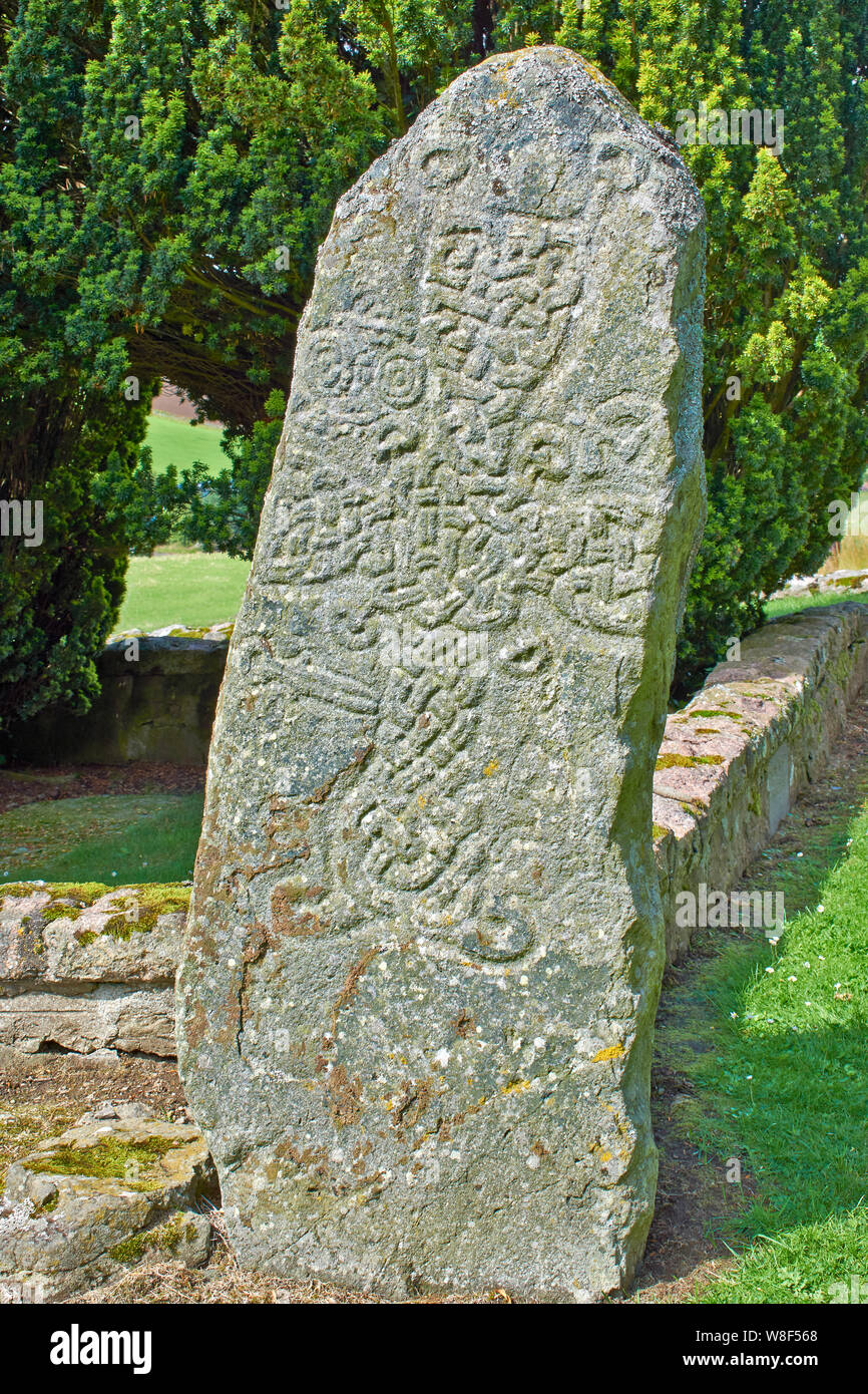 MIGVIE KIRK OR CHURCH ABERDEENSHIRE SCOTLAND THE MIGVIE PICTISH CARVED STONE IN THE KIRKYARD INCLUDING A PAIR OF SHEARS AND A HORSESHOE Stock Photo
