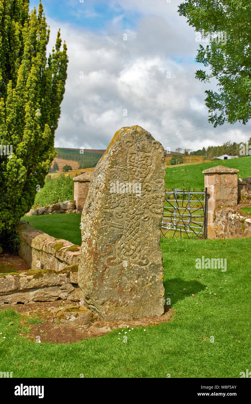 MIGVIE KIRK OR CHURCH ABERDEENSHIRE SCOTLAND THE MIGVIE PICTISH CARVED STONE IN THE KIRKYARD Stock Photo