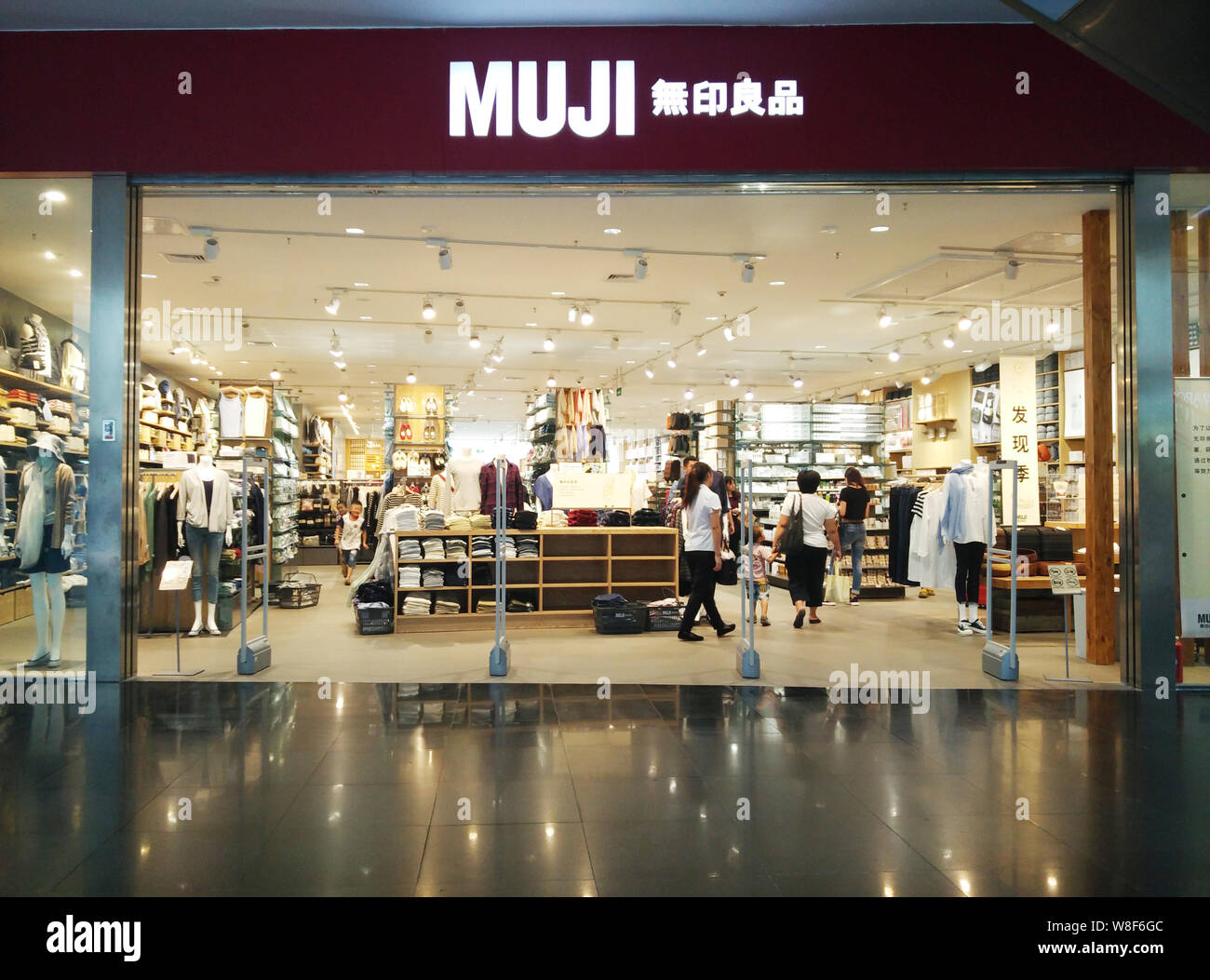 FILE--Customers shop at a Muji store in Xiamen city, southeast China's  Fujian province, 19 August 2015. Foreign direct investment (FDI) into the  Stock Photo - Alamy