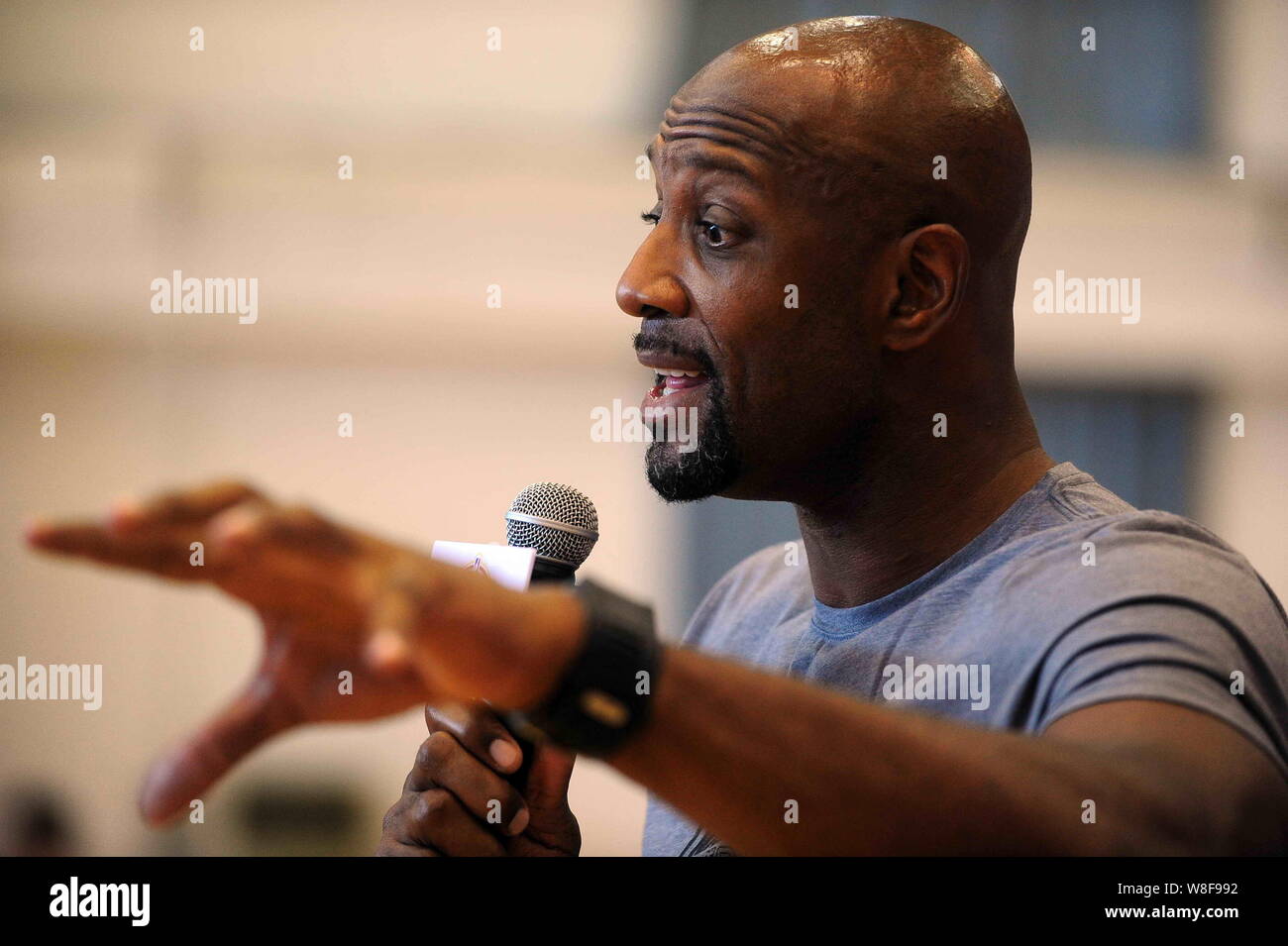 NBA Miami Heat star basketball player Alonzo Mourning arrives at the BBF  (Broker Boxing Federation) Miami at Mansion nighclub Stock Photo - Alamy