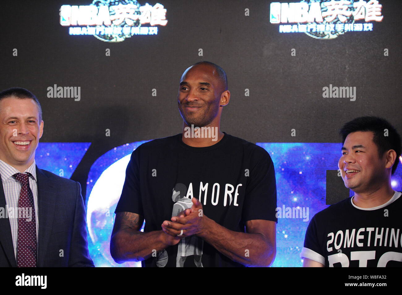 American basketball superstar Kobe Bryant, center, attends a press  conference to endorse the mobile game "NBA Hero" in Shanghai, China, 4  August 2015 Stock Photo - Alamy