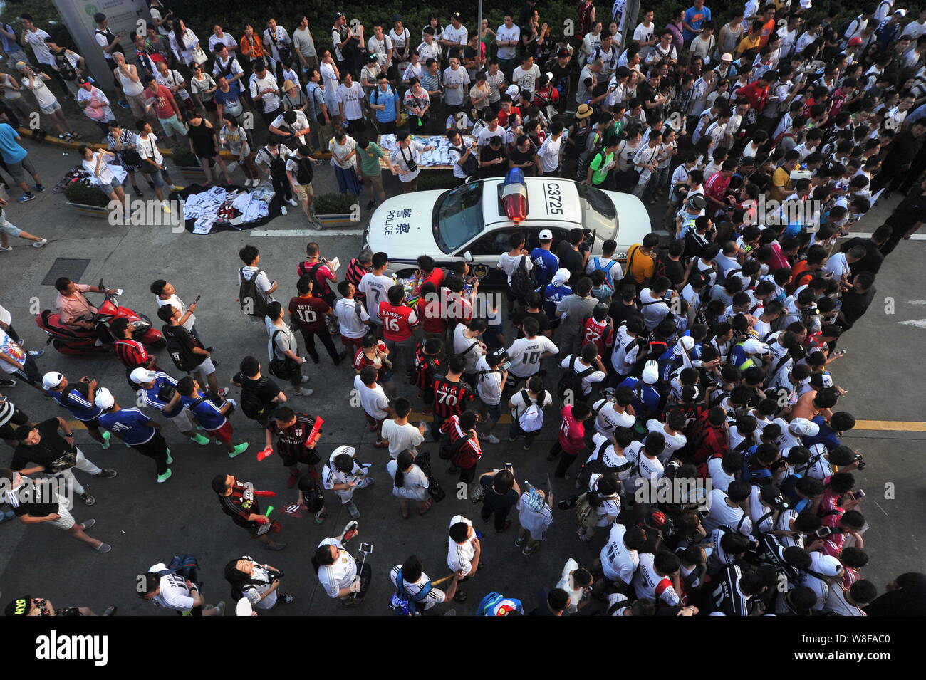 A Crowd Of Football Fans Wait For The Arrival Of Players Of Real Madrid And Ac Milan Before A Friendly Soccer Match Between The Two Clubs At The Shang Stock Photo