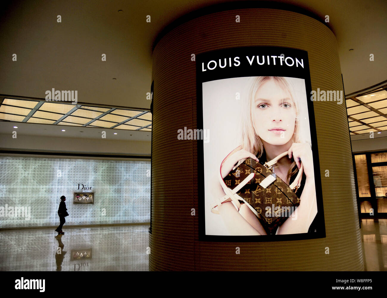 Louis Vuitton Ads Poster G337590 