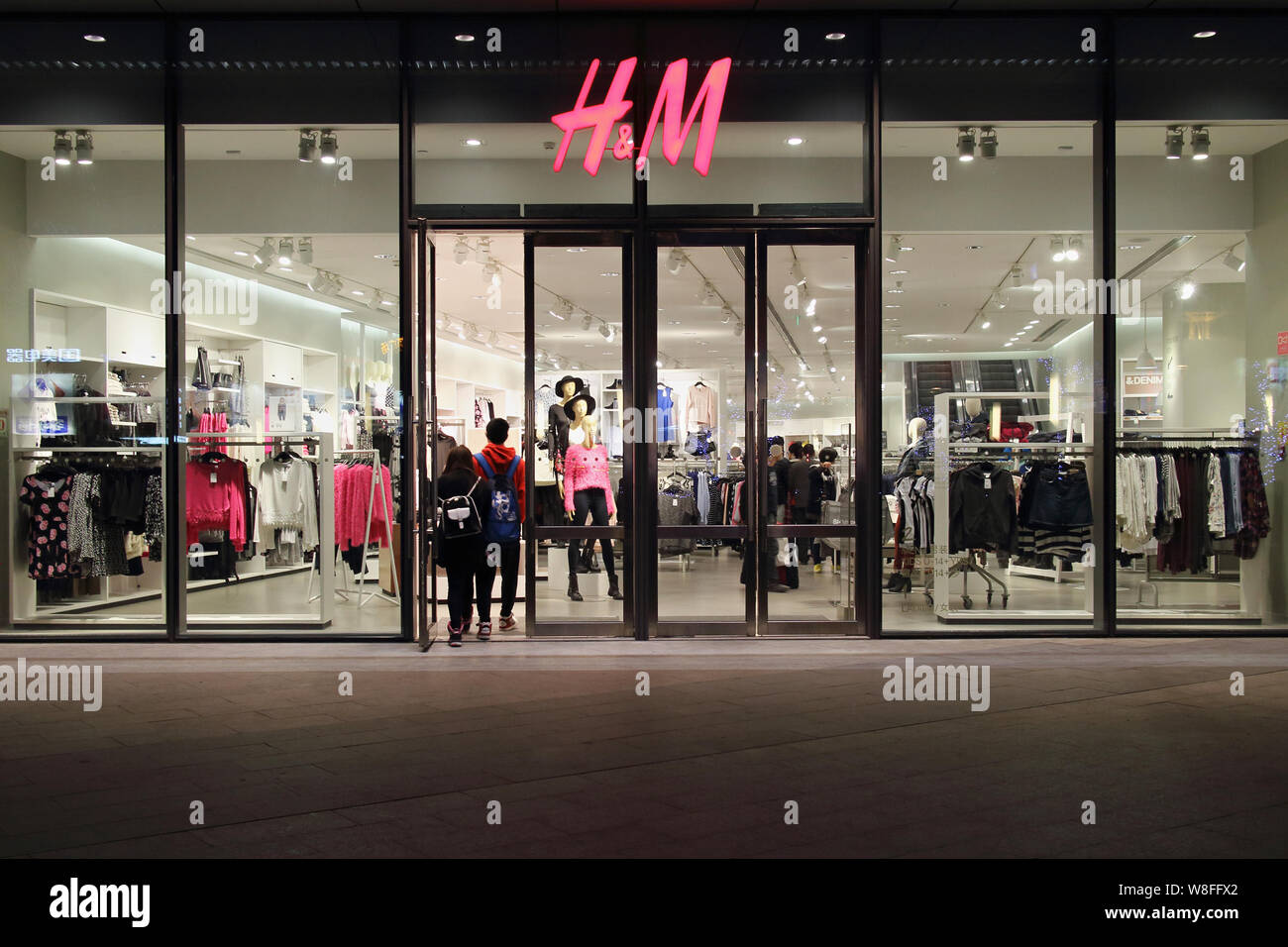 --FILE--Customers enter a store of H&M in Fuzhou city, southeast China ...