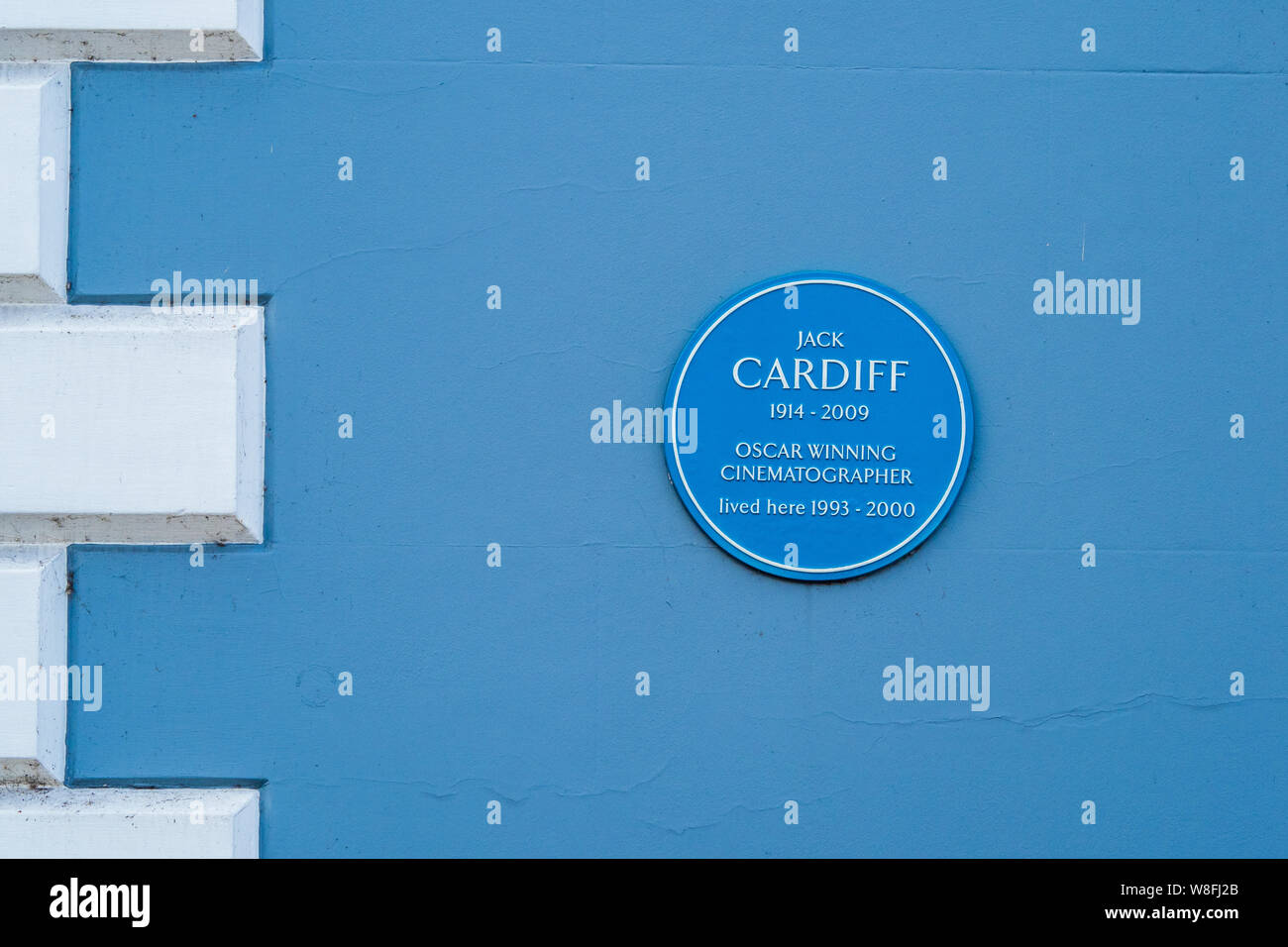 Jack Cardiff Cinematographer Saffron Walden. Blue plaque on the house that Jack Cardiff, Oscar winning cinematographer, lived in between 1993 and 2000. Stock Photo