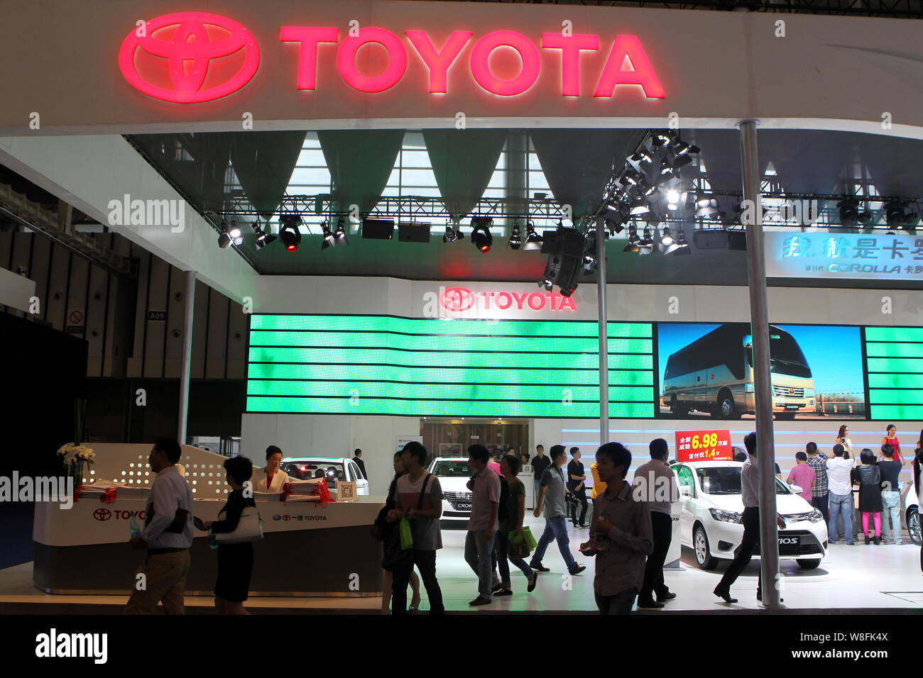 --FILE--People visit the stand of Toyota during an auto show in Nanjing city, east China's Jiangsu province, 3 October 2014.    Japanese direct invest Stock Photo