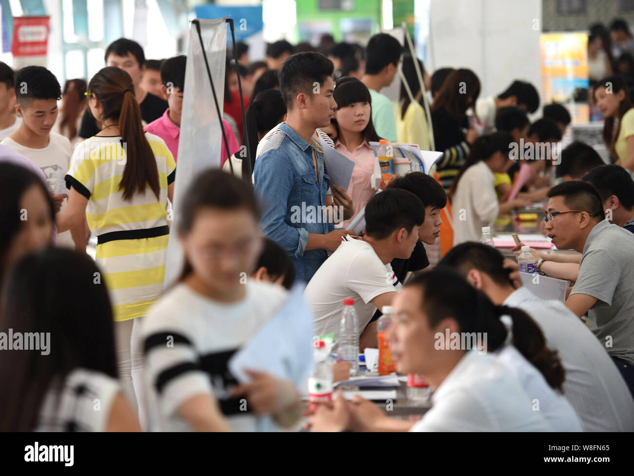 --FILE--Chinese graduates are interviewed by recruiters at a job fair in Bozhou city, east China's Anhui province, 7 June 2015.   China's college grad Stock Photo