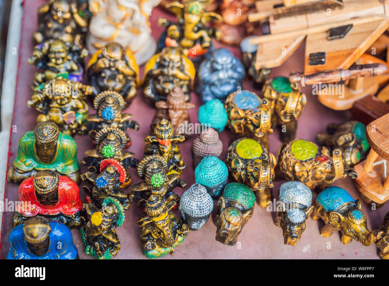 Typical souvenir shop selling souvenirs and handicrafts of Bali at the  famous Ubud Market, Indonesia. Balinese market. Souvenirs of wood and  crafts of Stock Photo - Alamy