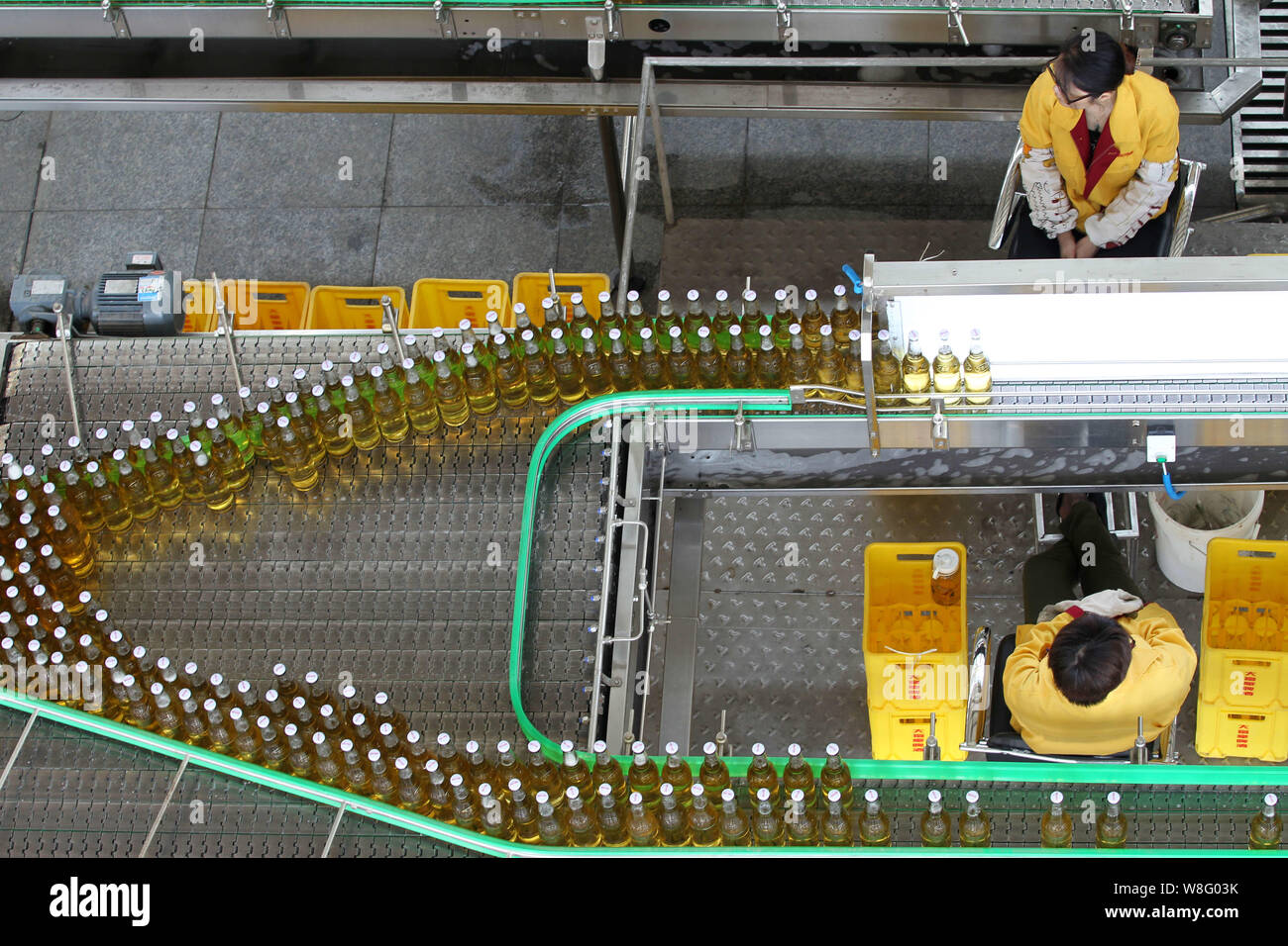--FILE--Chinese workers monitor a beer production line at a brewery in ...