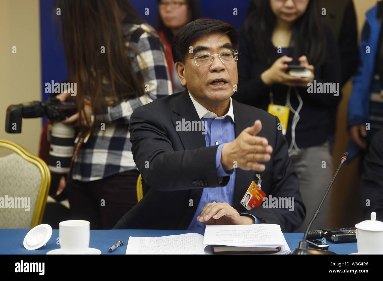 Fu Chengyu, Chairman of China Petroleum and Chemical Corp (Sinopec), speaks at a panel discussion during the third Session of the 12th National Commit Stock Photo