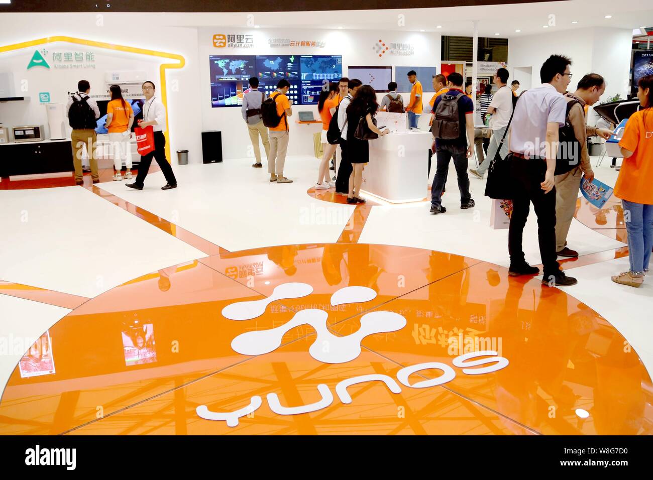 Visitors try out or inquire about YunOS, Aliyun, smart living and other services offered by Alibaba during the GSMA Mobile World Congress 2015 in Shan Stock Photo