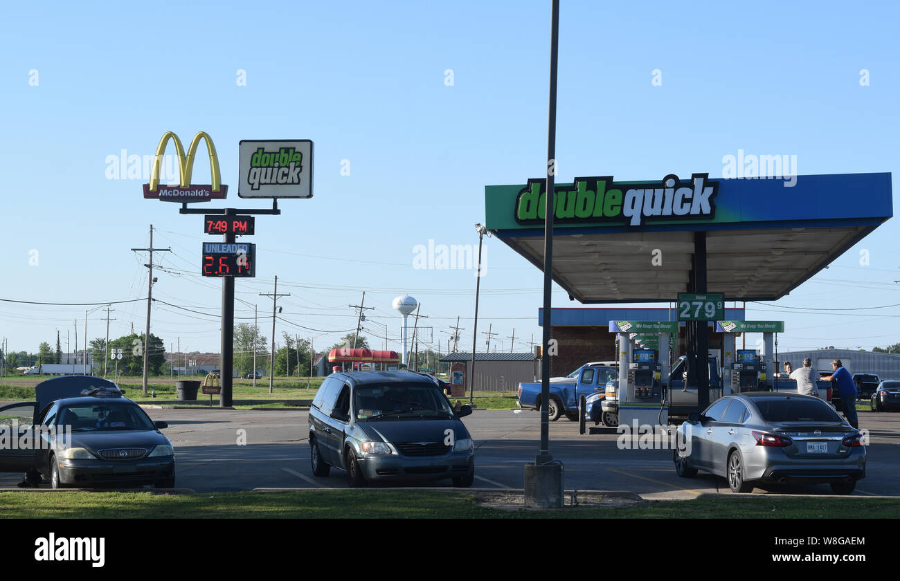 Double quick hires stock photography and images Alamy