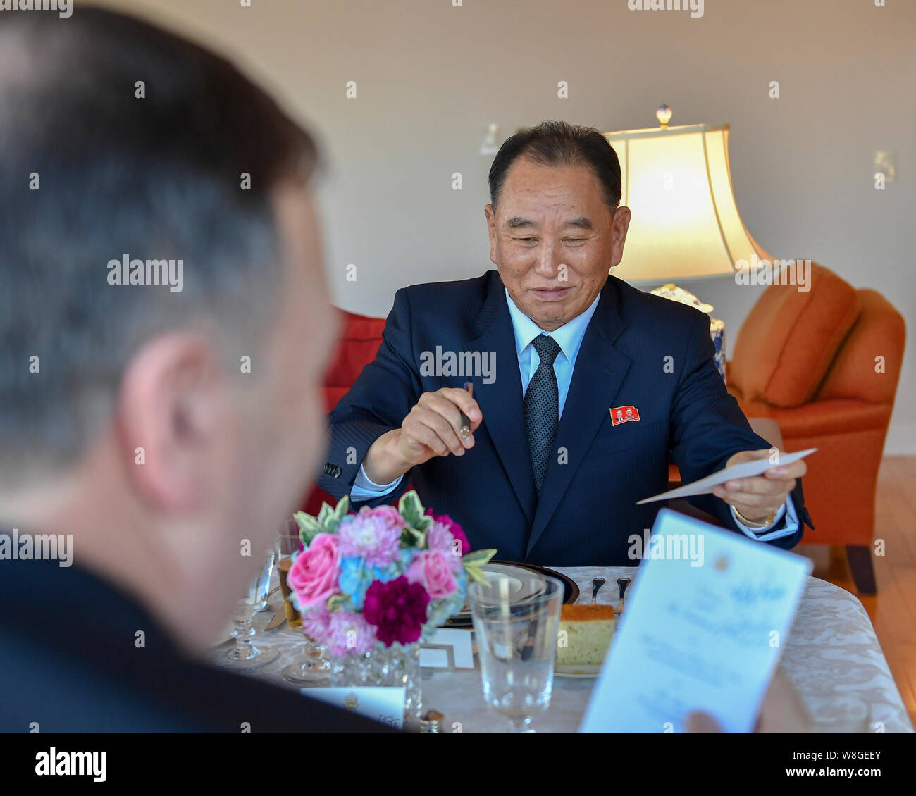 U.S. Secretary of State Mike Pompeo and DPRK Vice-Chairman of the Central Committee Kim Yong Chol sign their menu cards prior to a working dinner in N Stock Photo