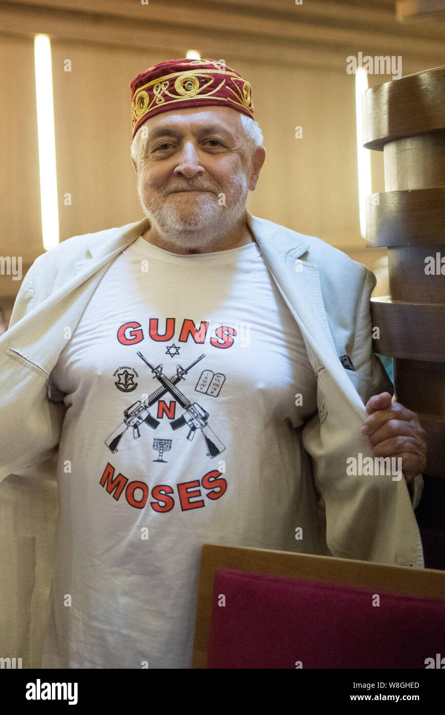 Berlin, Germany. 09th Aug, 2019. Henryk M. Broder, journalist, comes with a shirt with the inscription Guns'n'Moses to a solidarity prayer. A rabbi, accompanied by one of his children, had been insulted and spat on in Arabic by two men at the end of July. Credit: Jörg Carstensen/dpa/Alamy Live News Stock Photo