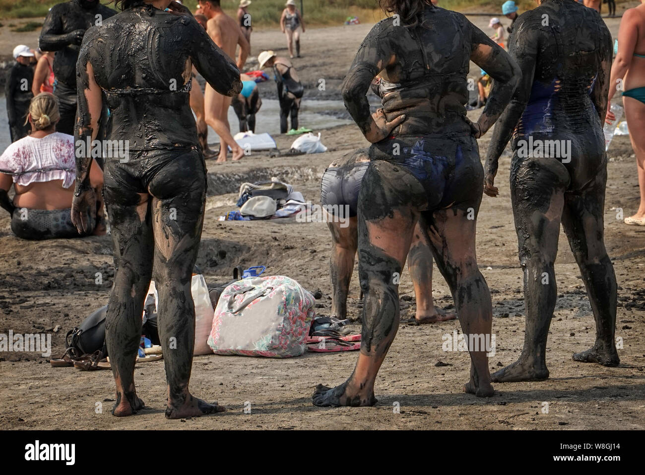Old girls take mud baths to improve the condition of the skin and