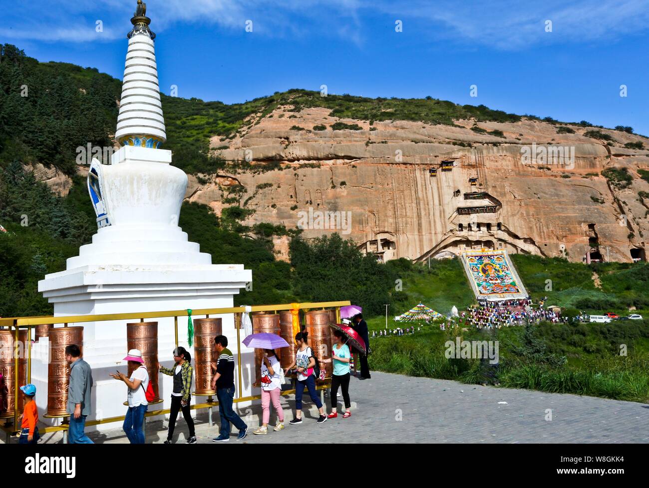Tourists visit Mati Temple during the Sunning of Buddha Festival (Shaifo Jie) in Sunan Yugur Autonomous county, northwest China's Gansu province, 30 J Stock Photo