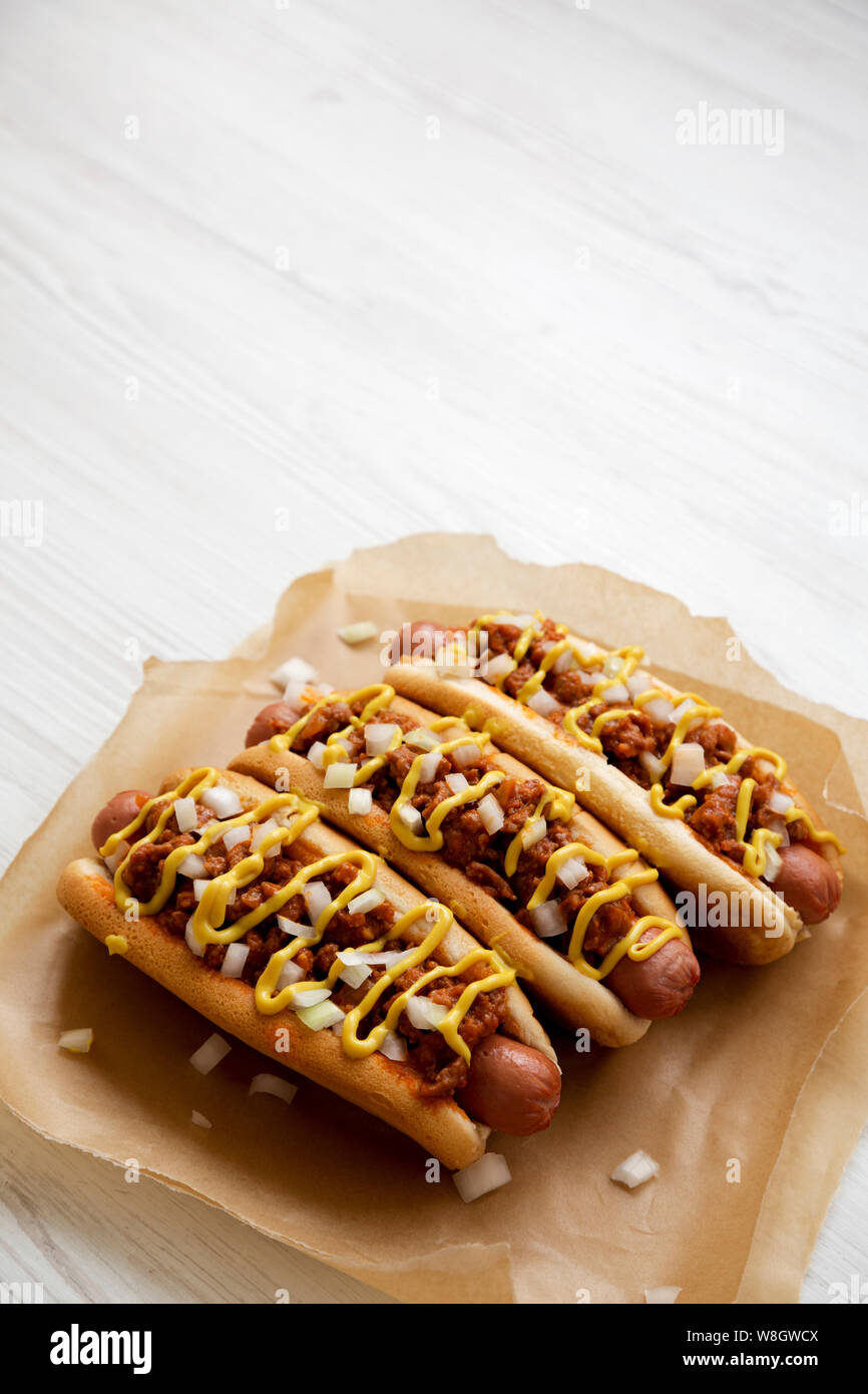 Homemade Detroit Style chili dog, side view. Copy space Stock Photo Alamy