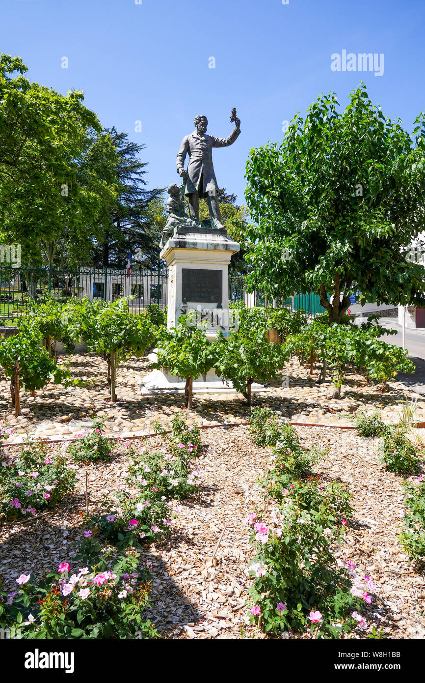Statue of french chemist louis pasteur al s gard france stock photo