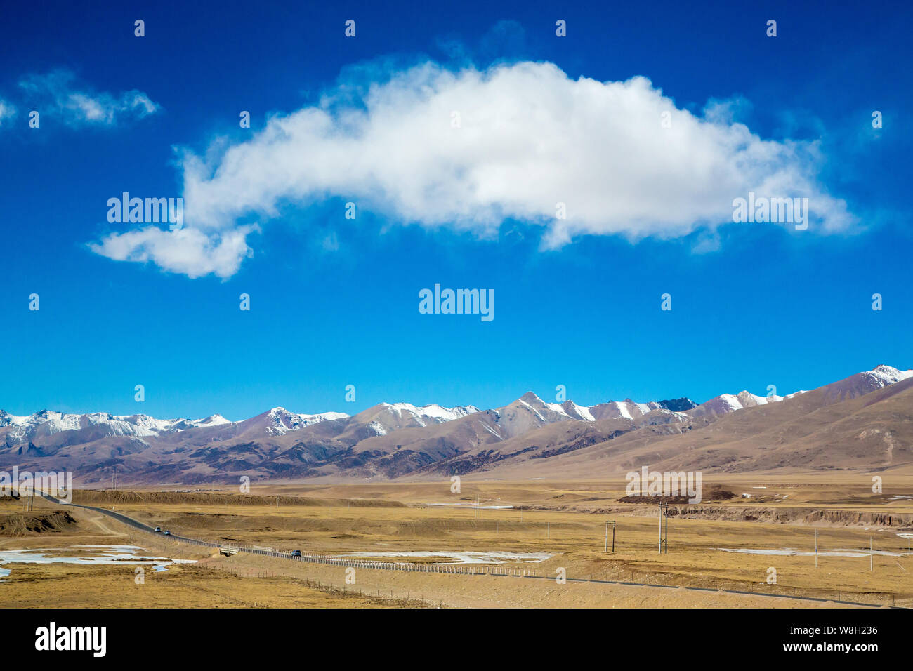 --FILE--Landscape of Tibetan Plateau, also known in China as the Qinghai¨CTibet Plateau or the Qingzang Plateau or Himalayan Plateau, in southwest Chi Stock Photo