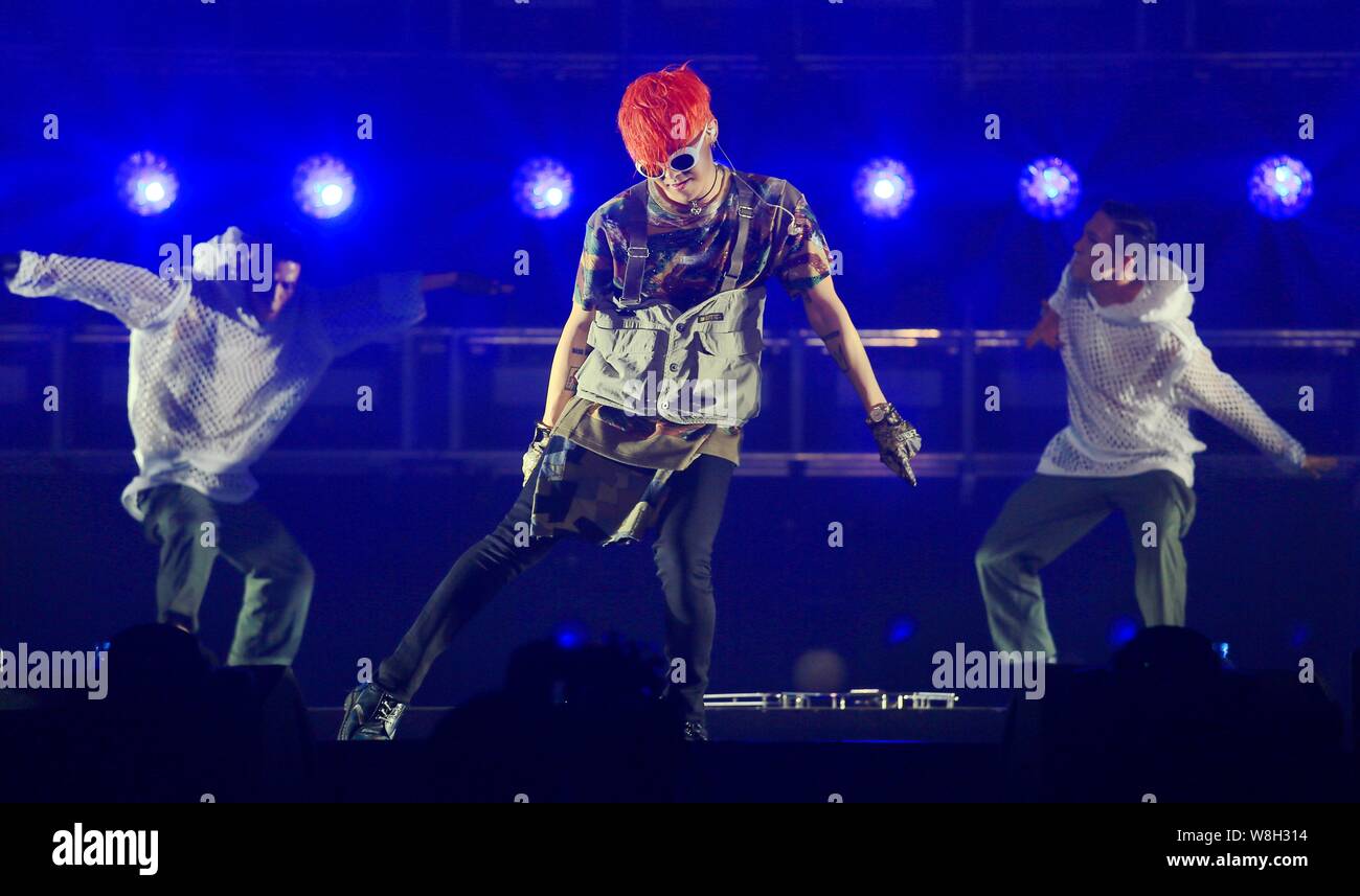 Bigbang hi-res stock photography and images - Alamy