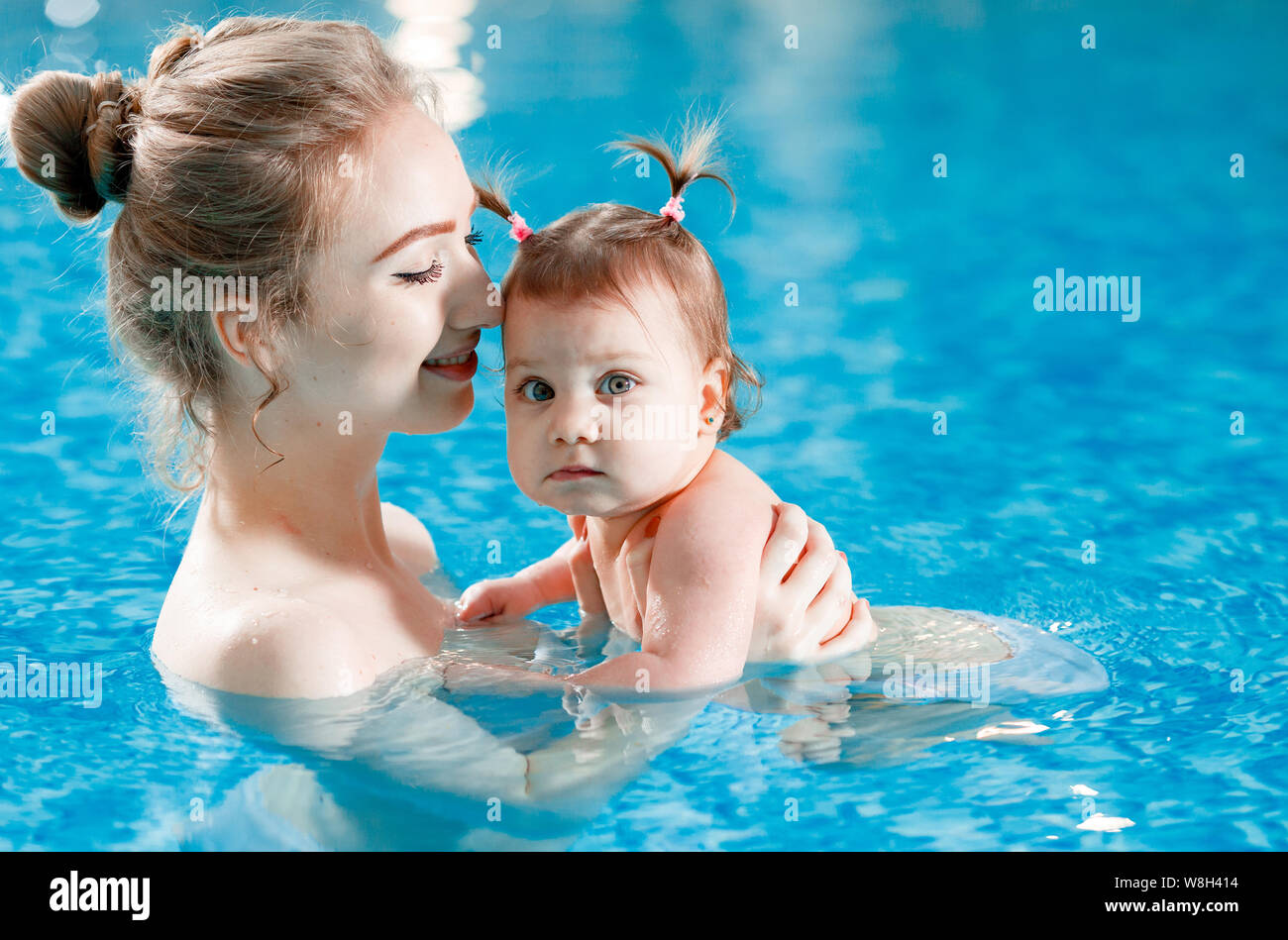 Mom and baby swim in the pool Stock Photo Alamy