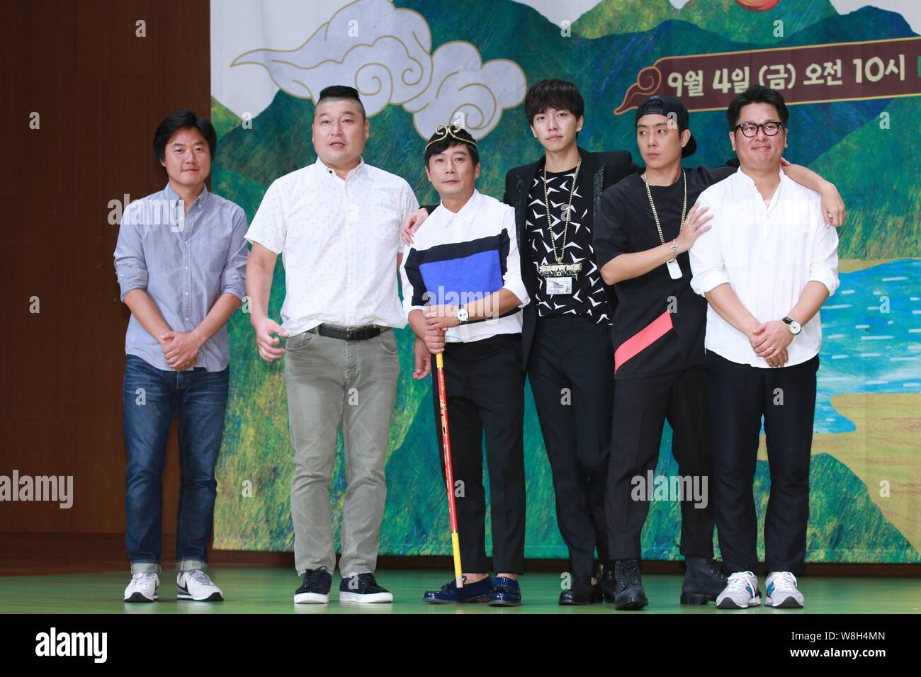 From second left to second right) South Korean MC and comedian Kang  Ho-dong, comedian Lee Soo-geun, singer, actor and MC Lee Seung-gi, singer  and hos Stock Photo - Alamy