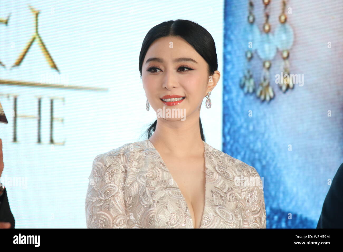 gødning mosaik Opdagelse Chinese actress Fan Bingbing attends a press conference for her new movie  "Lady Of The Dynasty" during the 18th Shanghai International Film Festival  i Stock Photo - Alamy