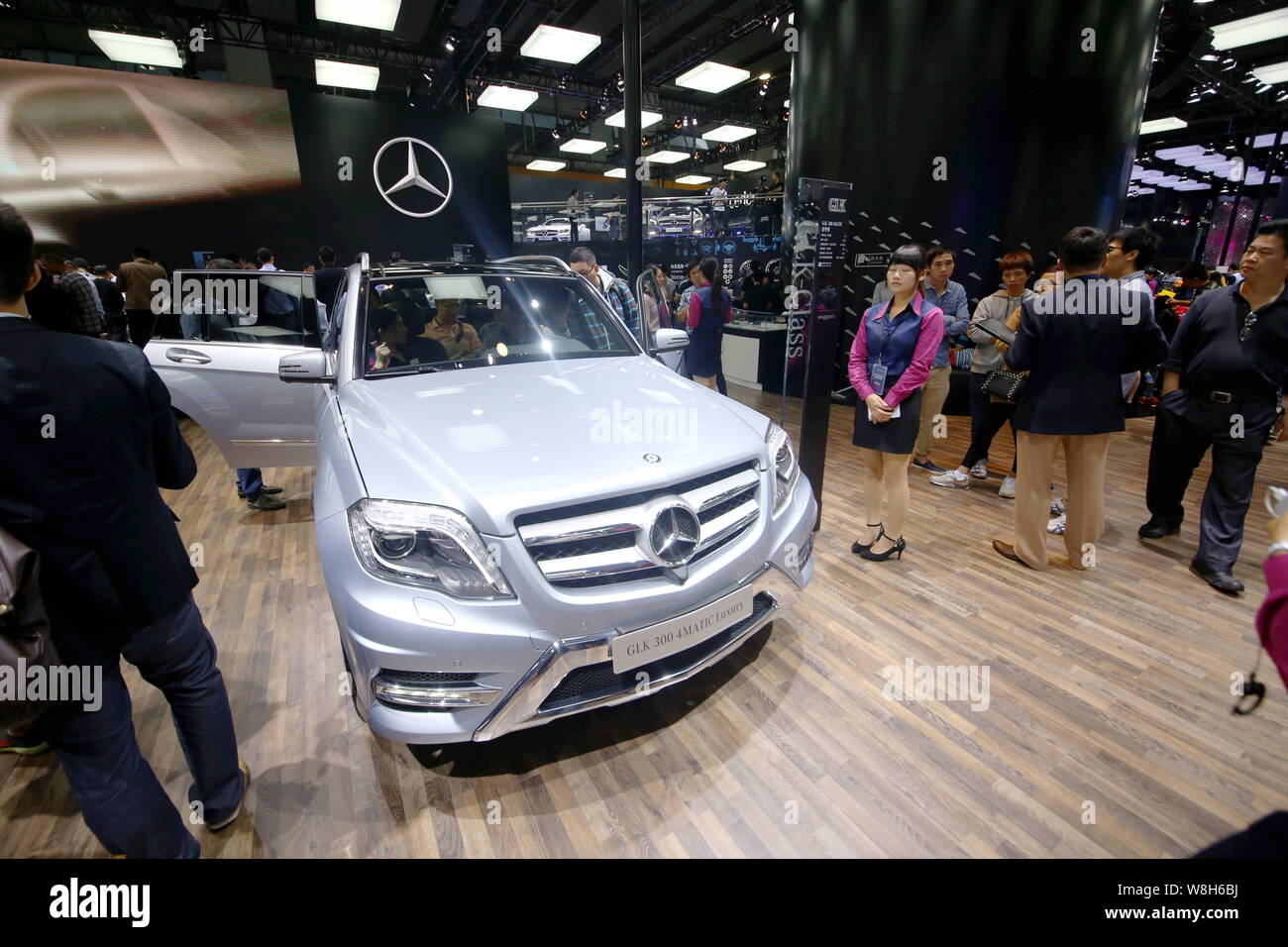Mercedes-Benz GLK Images - View complete Interior-Exterior Pictures |  Zigwheels
