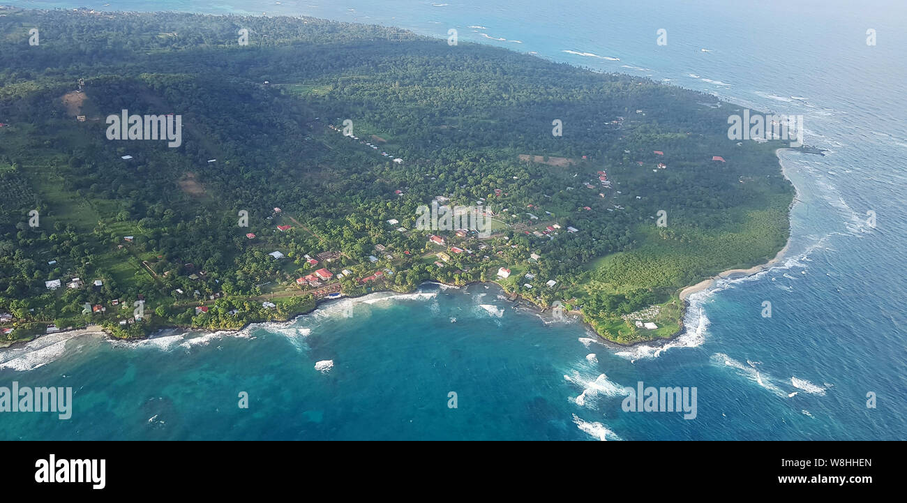 Sunny beach sea aerial view hi-res stock photography and images - Alamy