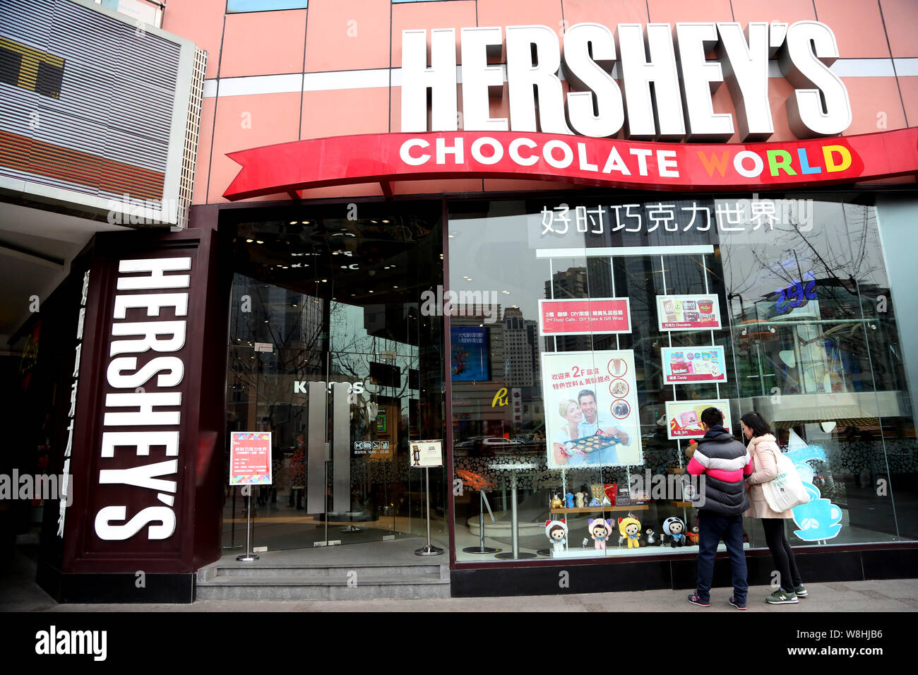 --FILE--Pedestrians look into the showcase of the Hershey's Chocolate World in Shanghai, China, 11 March 2015.   The Hershey Company has reported a ne Stock Photo